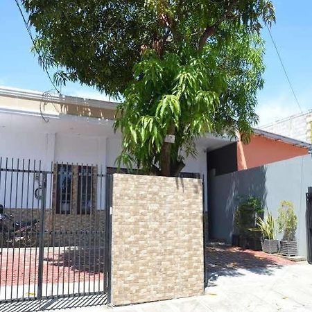 Oyo 1631 Aristo Home Makassar Exterior photo